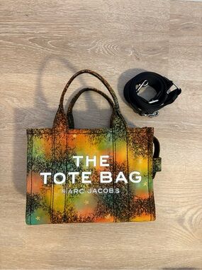 Small Marc Jacobs “Sherbet platter w/ Golden Stars” 🫟 ✨ The Tote Bag